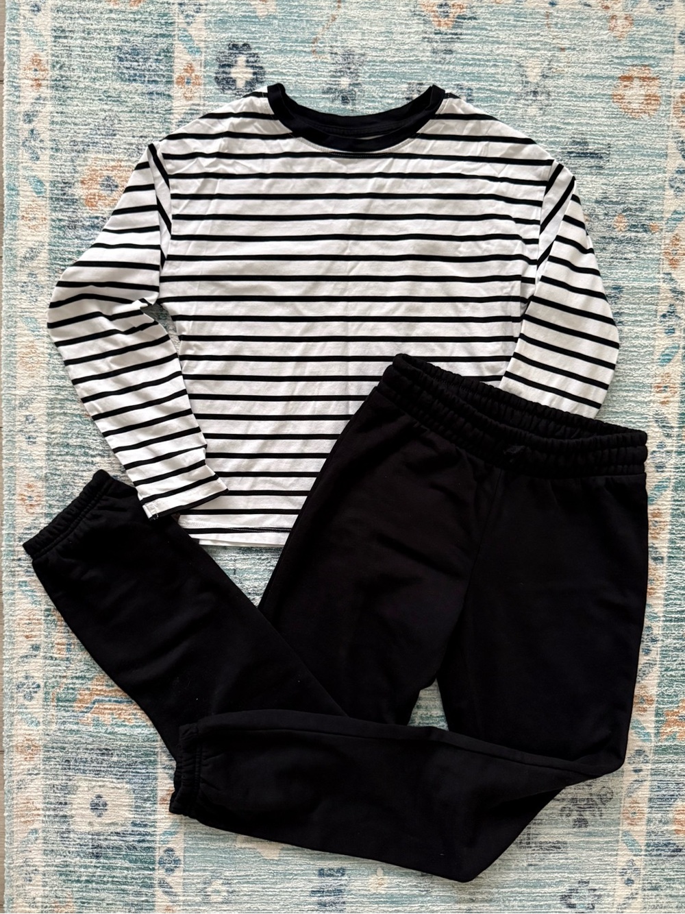 George Set Black & White Striped Long-Sleeve Top with Black Joggers Girl’s Large